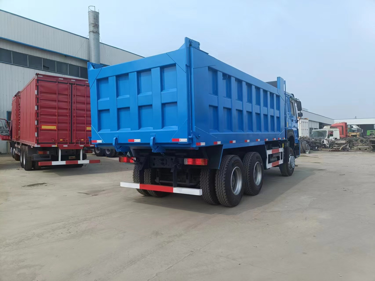 Sinotruk HOWO 371 6*4 dump truck - Minidumper: foto 3 Sinotruk HOWO 371 6*4 dump truck - Minidumper: foto 3