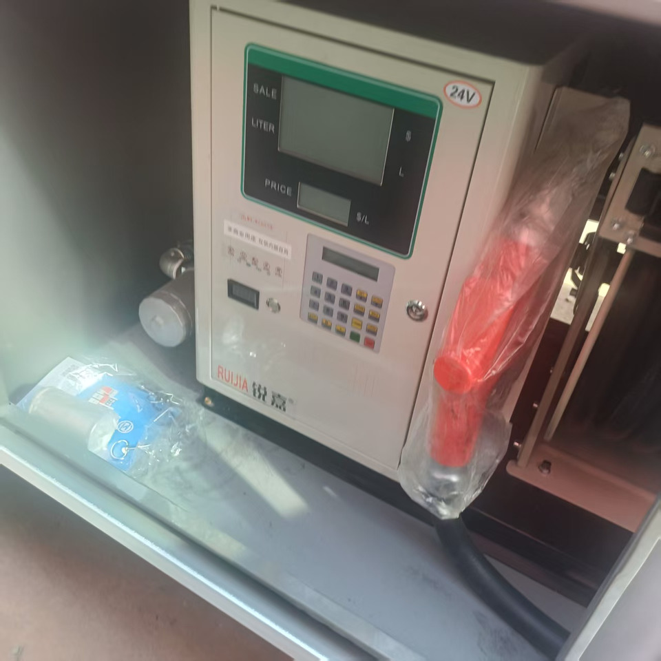 Sinotruk HOWO 371 8*4 Tank truck - Camión cisterna: foto 4 Sinotruk HOWO 371 8*4 Tank truck - Camión cisterna: foto 4