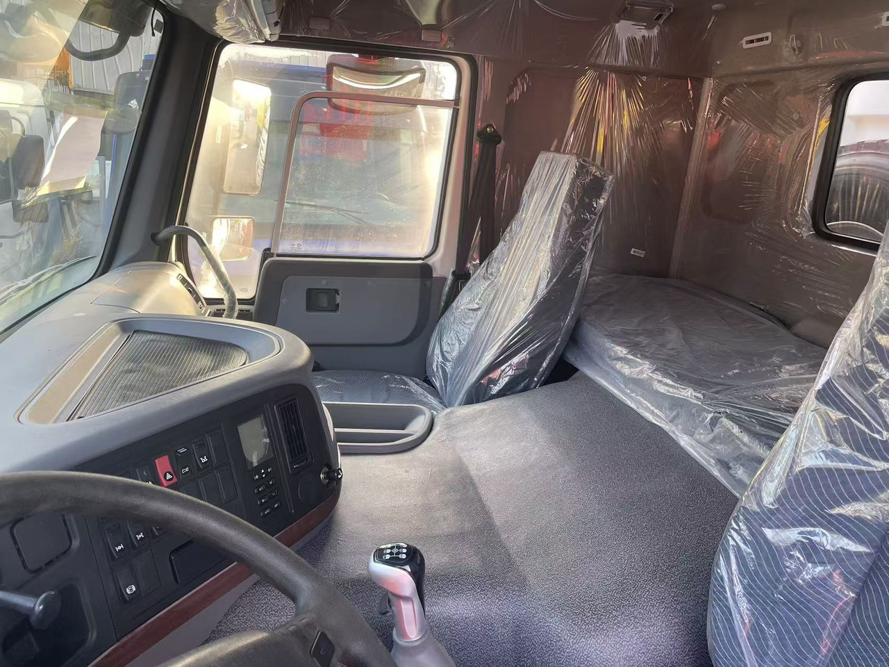 Sinotruk HOWO 371 brand new 6*4 Dump truck - Camión volquete: foto 5 Sinotruk HOWO 371 brand new 6*4 Dump truck - Camión volquete: foto 5