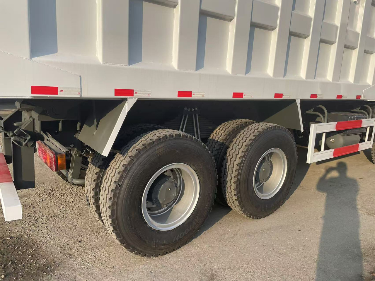 Sinotruk HOWO 371 brand new 6*4 Dump truck - Camión volquete: foto 2 Sinotruk HOWO 371 brand new 6*4 Dump truck - Camión volquete: foto 2