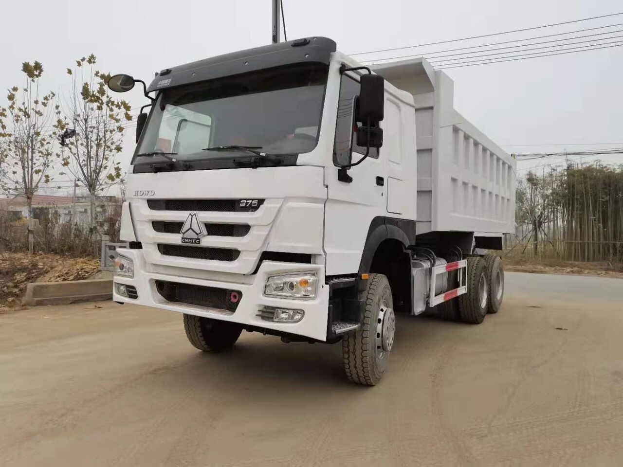 Sinotruk HOWO 6*4 Dump truck - Camión volquete: foto 4 Sinotruk HOWO 6*4 Dump truck - Camión volquete: foto 4