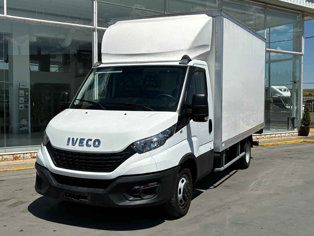 Caja cerrada IVECO 35C16 20m3 - Furgoneta caja cerrada: foto 1 Caja cerrada IVECO 35C16 20m3 - Furgoneta caja cerrada: foto 1