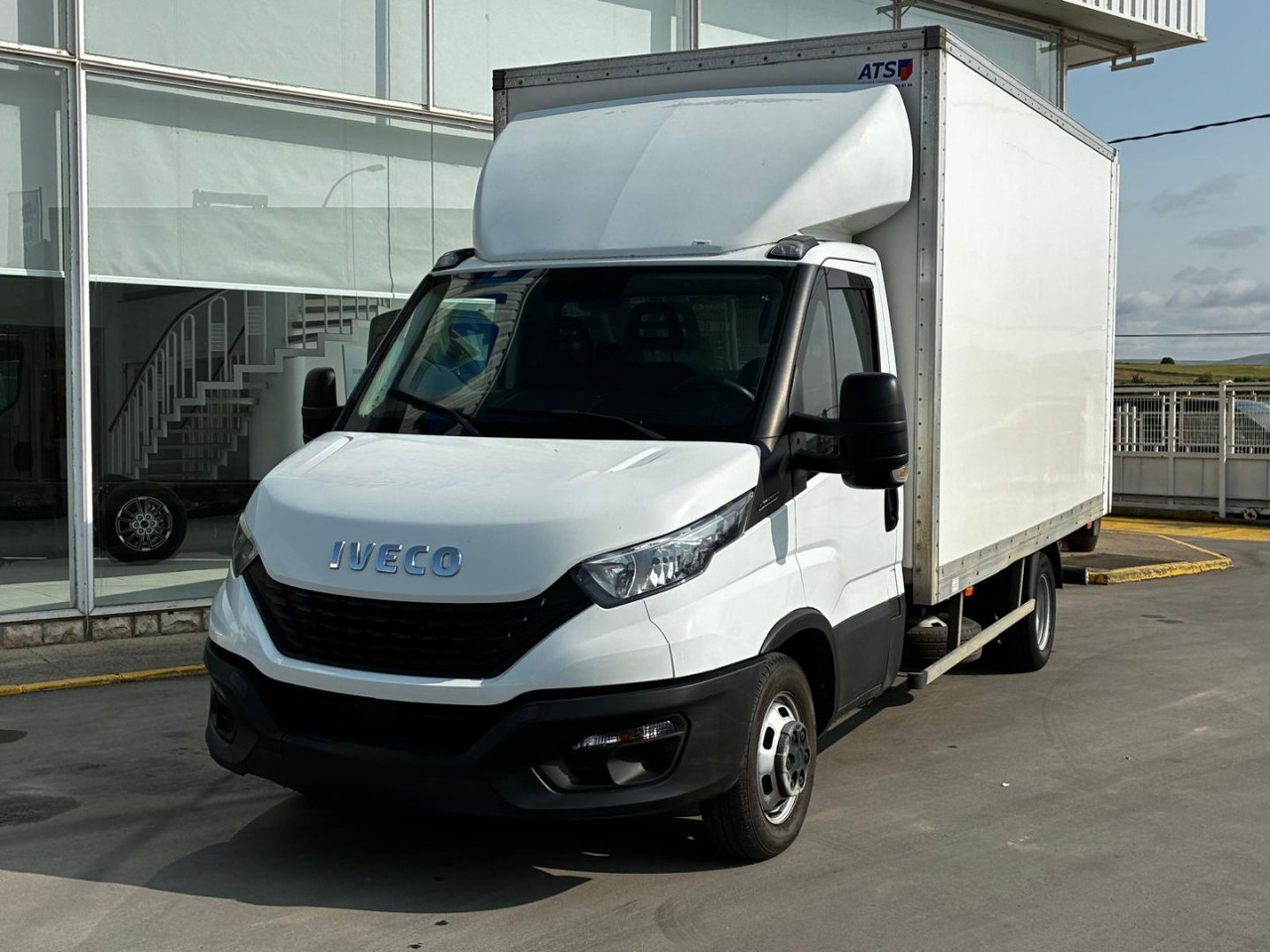 Caja cerrada IVECO 35C16 20m3 - Furgoneta caja cerrada: foto 1 Caja cerrada IVECO 35C16 20m3 - Furgoneta caja cerrada: foto 1