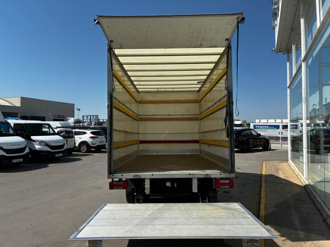 Caja cerrada IVECO 35C16 20m3 - Furgoneta caja cerrada: foto 4 Caja cerrada IVECO 35C16 20m3 - Furgoneta caja cerrada: foto 4
