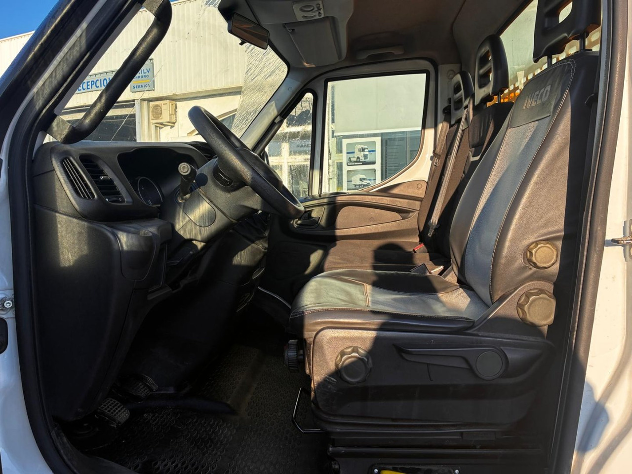 Furgoneta basculante Volquete/Dumper IVECO 35C14 CAJA BASCULANTE: foto 8 Furgoneta basculante Volquete/Dumper IVECO 35C14 CAJA BASCULANTE: foto 8