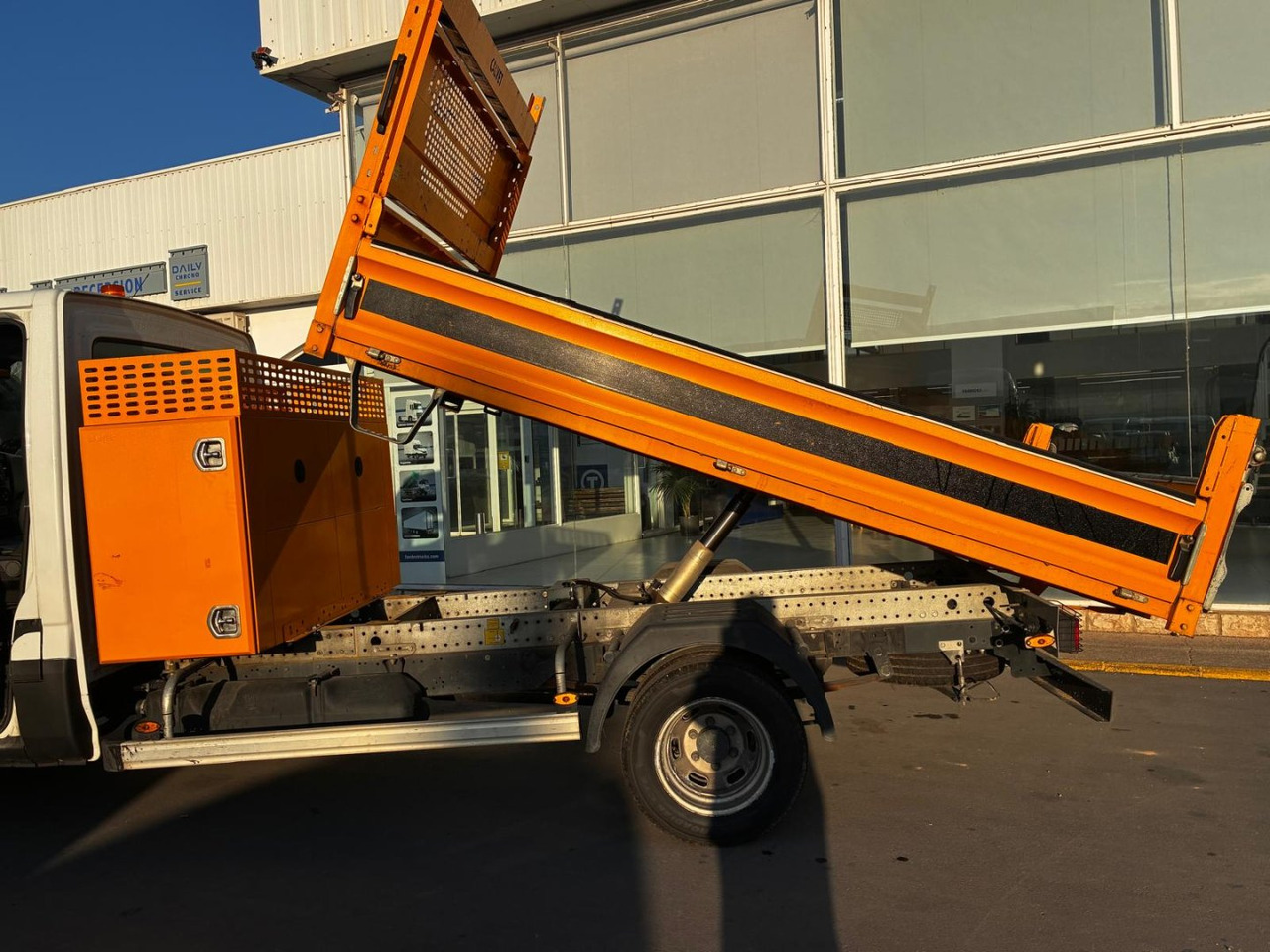 Furgoneta basculante Volquete/Dumper IVECO 35C14 CAJA BASCULANTE: foto 6 Furgoneta basculante Volquete/Dumper IVECO 35C14 CAJA BASCULANTE: foto 6