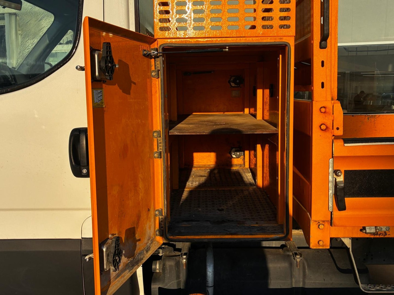 Furgoneta basculante Volquete/Dumper IVECO 35C14 CAJA BASCULANTE: foto 7 Furgoneta basculante Volquete/Dumper IVECO 35C14 CAJA BASCULANTE: foto 7