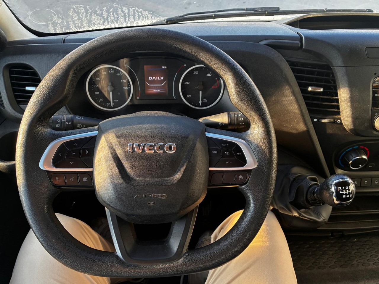 Furgoneta basculante Volquete/Dumper IVECO 35C14 CAJA BASCULANTE: foto 9 Furgoneta basculante Volquete/Dumper IVECO 35C14 CAJA BASCULANTE: foto 9