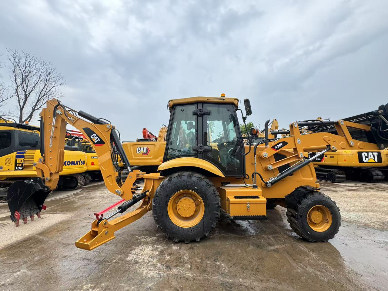 Retroexcavadora CAT 420F: foto 1