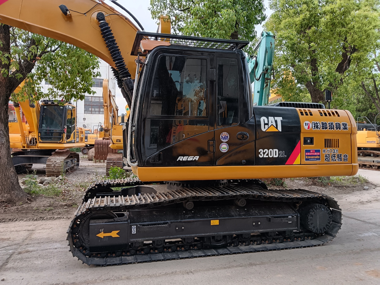 CATERPILLAR 320D 2 L CAT 320 GC - Excavadora de cadenas: foto 1 CATERPILLAR 320D 2 L CAT 320 GC - Excavadora de cadenas: foto 1