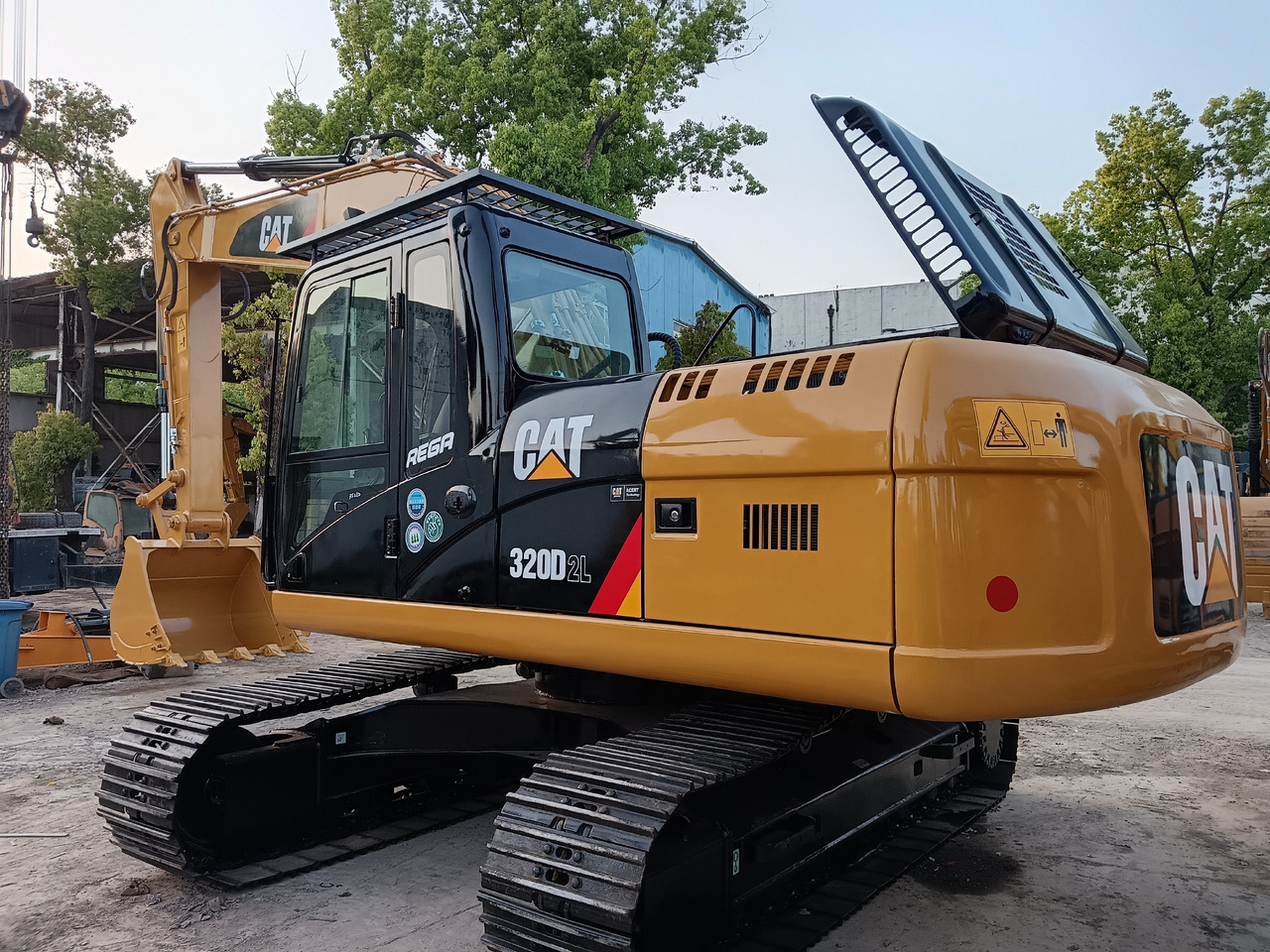 CATERPILLAR 320D CAT 320D2 L - Excavadora de cadenas: foto 1 CATERPILLAR 320D CAT 320D2 L - Excavadora de cadenas: foto 1