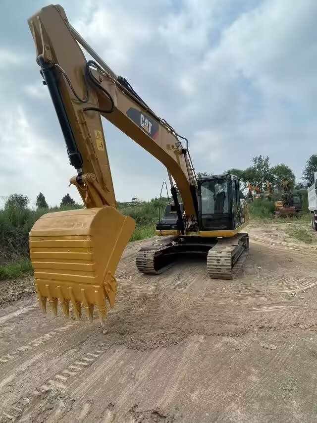 CATERPILLAR 320D2 L CAT - Excavadora de cadenas: foto 3 CATERPILLAR 320D2 L CAT - Excavadora de cadenas: foto 3
