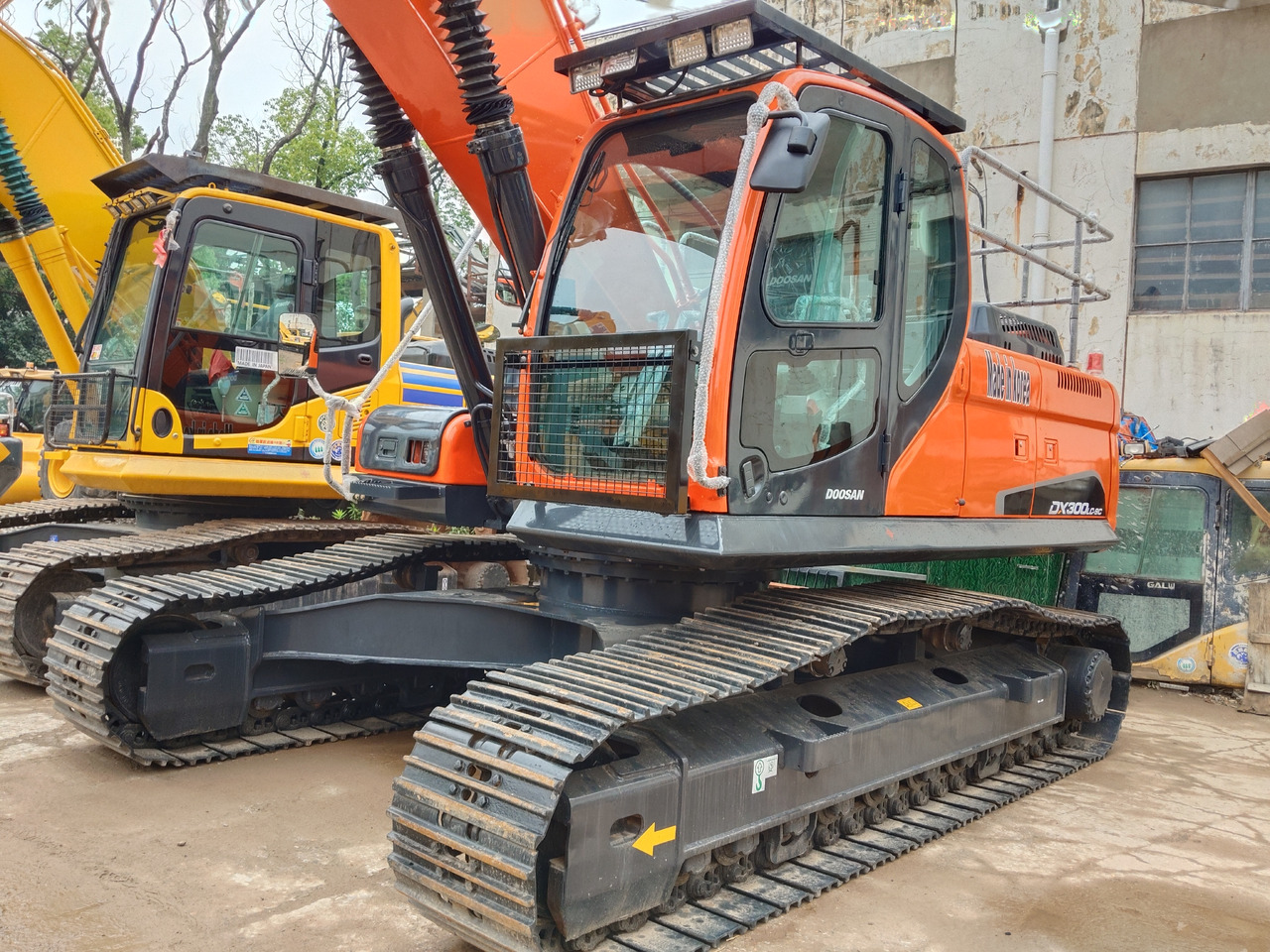 DOOSAN DX300LC-9C - Excavadora de cadenas: foto 1 DOOSAN DX300LC-9C - Excavadora de cadenas: foto 1