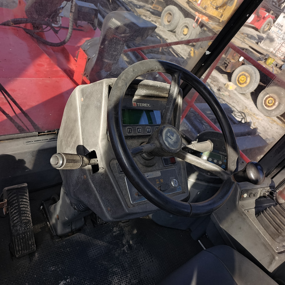 Reach stacker FANTUZZI CS45KMHD 45 TON: foto 10 Reach stacker FANTUZZI CS45KMHD 45 TON: foto 10