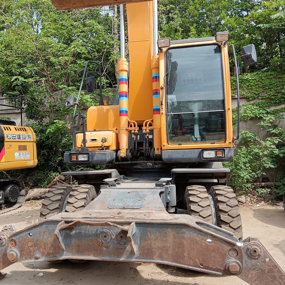 HYUNDAI 210W - 9 T 210W-9S - Excavadora de ruedas: foto 2 HYUNDAI 210W - 9 T 210W-9S - Excavadora de ruedas: foto 2