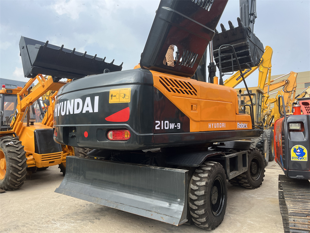 HYUNDAI 210W-9S ROBEX 210W - 9S 210W-9T - Excavadora de ruedas: foto 1 HYUNDAI 210W-9S ROBEX 210W - 9S 210W-9T - Excavadora de ruedas: foto 1