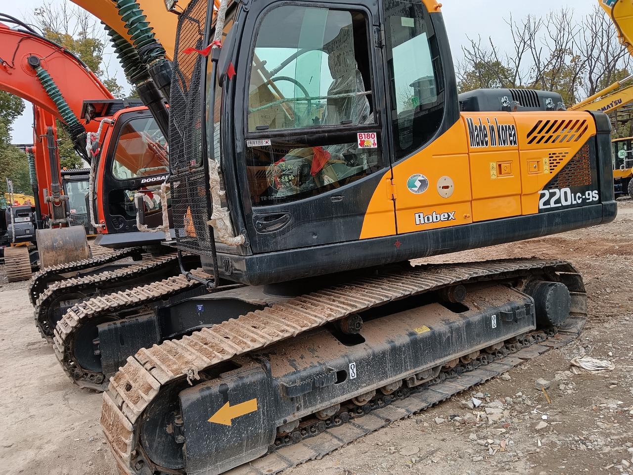 HYUNDAI 220LC-9 S 220 LC - 9 T - Excavadora de cadenas: foto 1 HYUNDAI 220LC-9 S 220 LC - 9 T - Excavadora de cadenas: foto 1