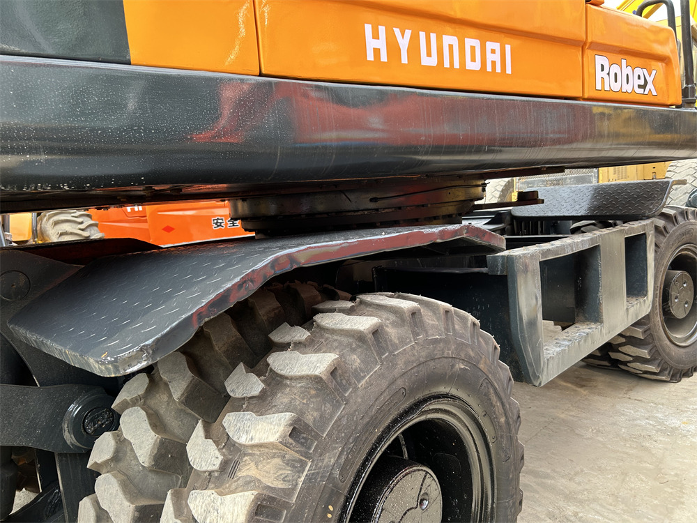 HYUNDAI R210W-9S 210W - 9 S 210W-9T - Excavadora de ruedas: foto 4 HYUNDAI R210W-9S 210W - 9 S 210W-9T - Excavadora de ruedas: foto 4