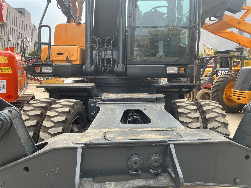 HYUNDAI R210W-9S 210W - 9 S 210W-9T - Excavadora de ruedas: foto 3 HYUNDAI R210W-9S 210W - 9 S 210W-9T - Excavadora de ruedas: foto 3