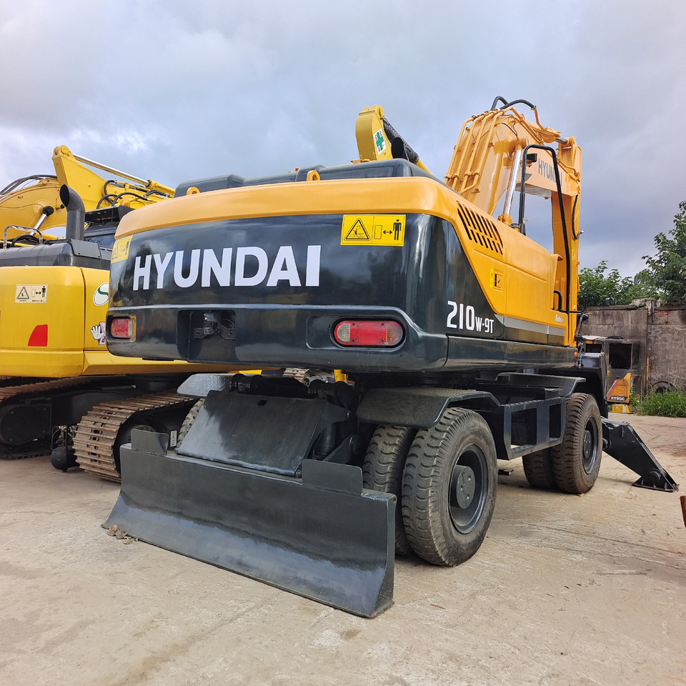 HYUNDAI ROBEX 210W-9T 210W - 9 T - Excavadora de ruedas: foto 1 HYUNDAI ROBEX 210W-9T 210W - 9 T - Excavadora de ruedas: foto 1
