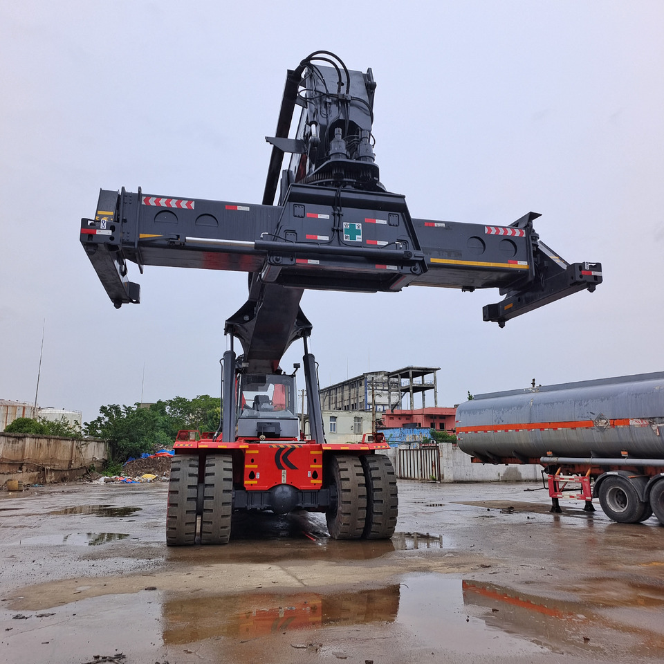 KALMAR DRF450 - Reach stacker: foto 2 KALMAR DRF450 - Reach stacker: foto 2