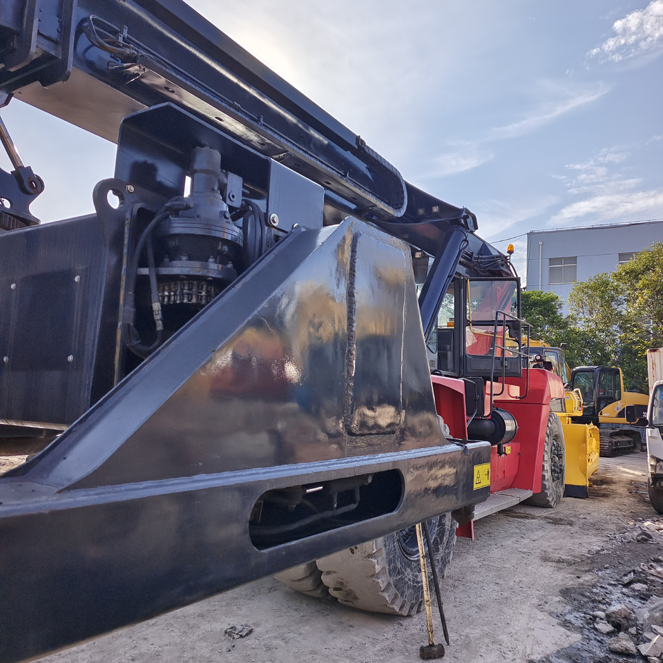 KALMAR DRT450 45 TON DRF 450 DRU450 DRD 450 - Reach stacker: foto 5 KALMAR DRT450 45 TON DRF 450 DRU450 DRD 450 - Reach stacker: foto 5