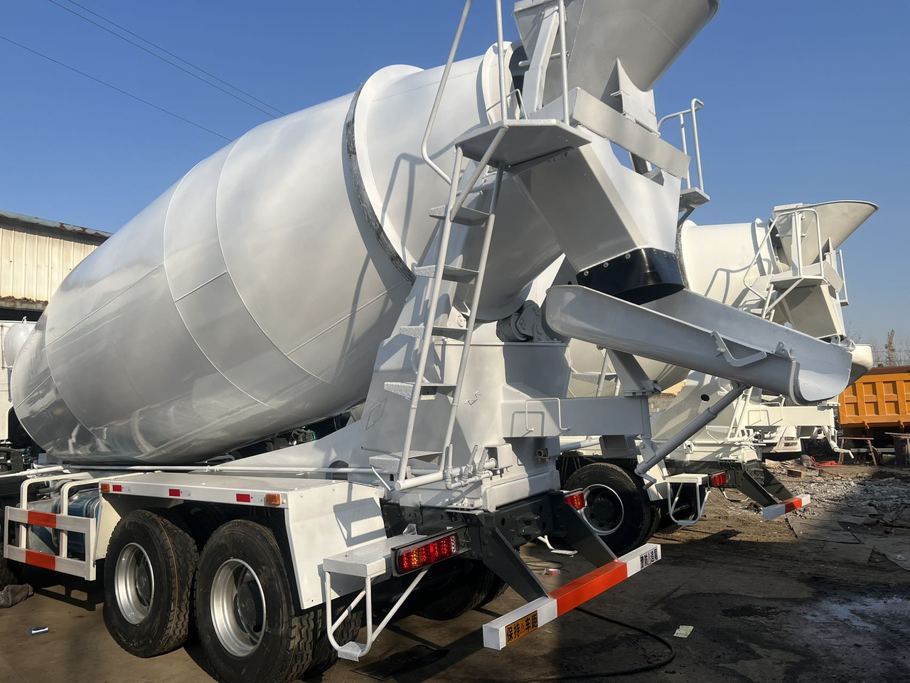 SINOTRUK HOWO 371 8X4 16 Cubic Meter SINOTRUK Howo Concrete Mixer Truck - Camión hormigonera: foto 1 SINOTRUK HOWO 371 8X4 16 Cubic Meter SINOTRUK Howo Concrete Mixer Truck - Camión hormigonera: foto 1