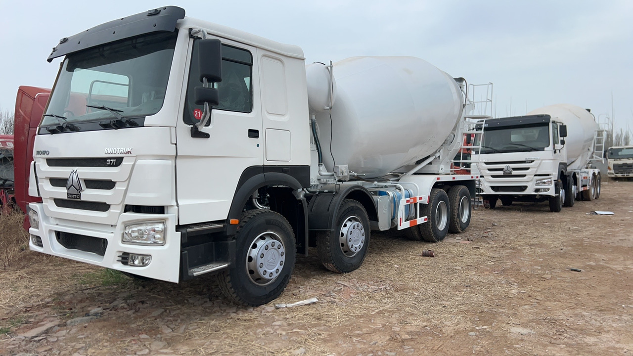 SINOTRUK HOWO 371 8X4 16 Cubic Meter SINOTRUK Howo Concrete Mixer Truck - Camión hormigonera: foto 5 SINOTRUK HOWO 371 8X4 16 Cubic Meter SINOTRUK Howo Concrete Mixer Truck - Camión hormigonera: foto 5
