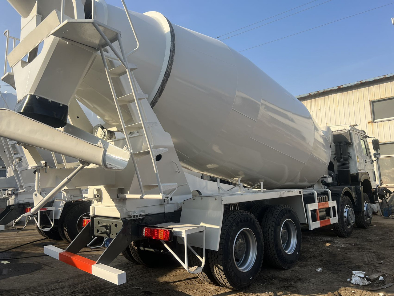 SINOTRUK HOWO 371 8X4 16 Cubic Meter SINOTRUK Howo Concrete Mixer Truck - Camión hormigonera: foto 2 SINOTRUK HOWO 371 8X4 16 Cubic Meter SINOTRUK Howo Concrete Mixer Truck - Camión hormigonera: foto 2