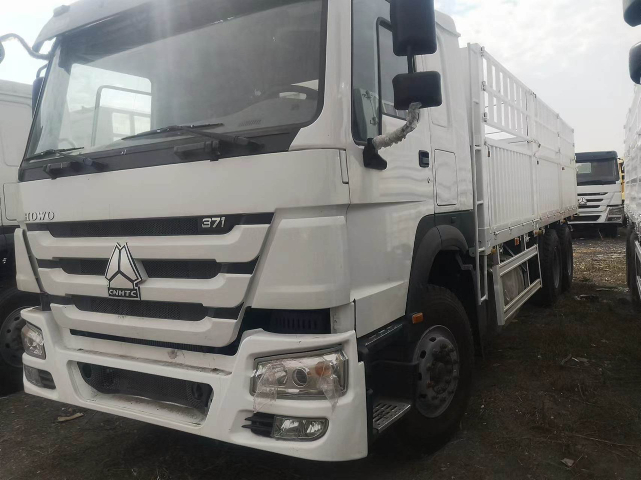 SINOTRUK HOWO DUMP TRUCK LIVESTOCK TRUCK WITH FENCE 371 380 400 420 460 HP - Camión transporte de ganado: foto 5 SINOTRUK HOWO DUMP TRUCK LIVESTOCK TRUCK WITH FENCE 371 380 400 420 460 HP - Camión transporte de ganado: foto 5