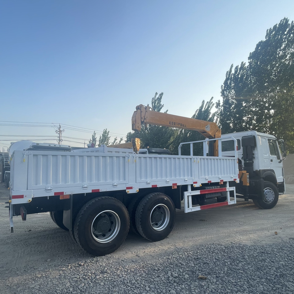 SINOTRUK HOWO TRUCK MOUNTED CRANE - Camión grúa: foto 1 SINOTRUK HOWO TRUCK MOUNTED CRANE - Camión grúa: foto 1