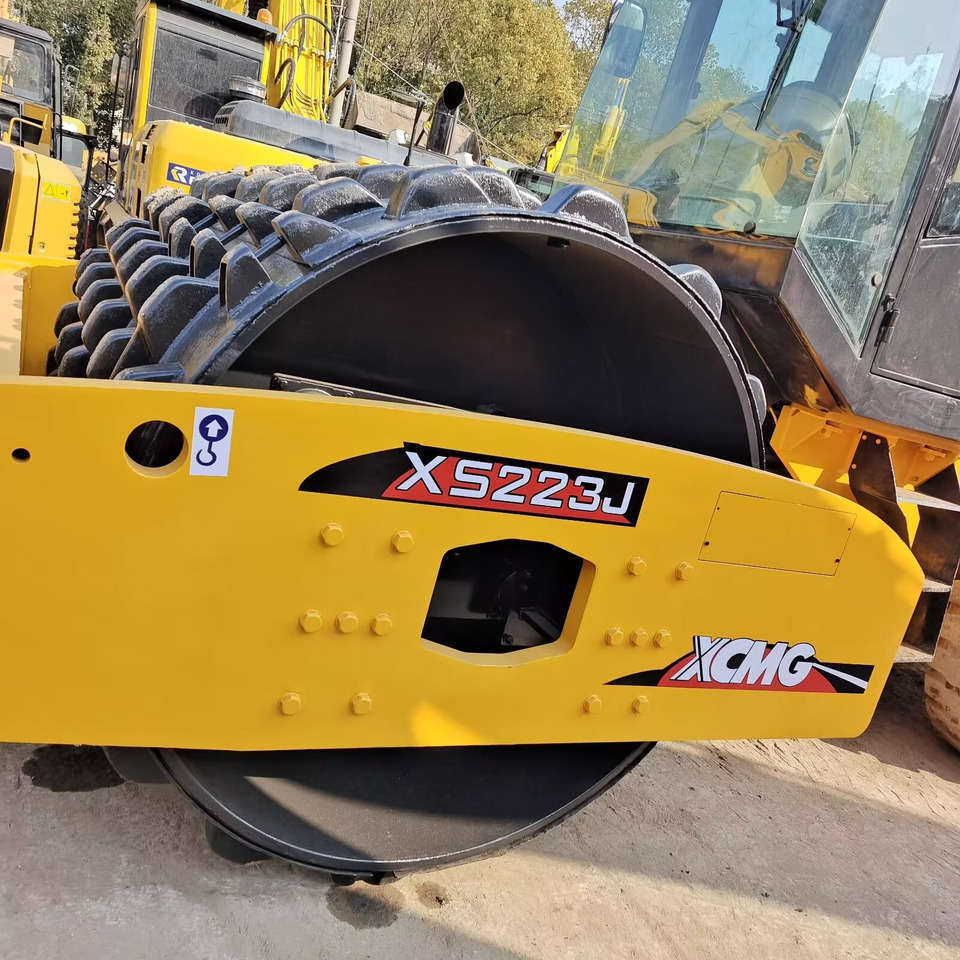 XCMG XS223J Goat Horn Vibratory Roller Compactor - Apisonadora de asfalto: foto 4 XCMG XS223J Goat Horn Vibratory Roller Compactor - Apisonadora de asfalto: foto 4