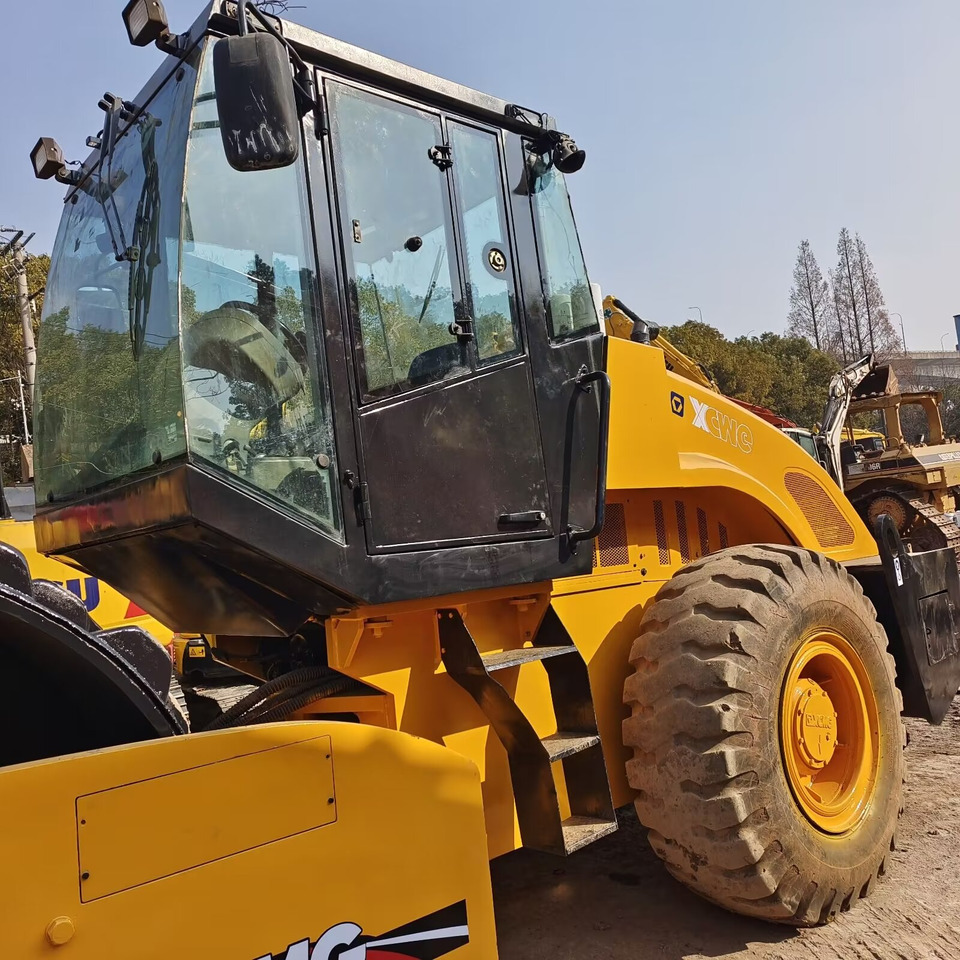 XCMG XS223J Goat Horn Vibratory Roller Compactor - Apisonadora de asfalto: foto 3 XCMG XS223J Goat Horn Vibratory Roller Compactor - Apisonadora de asfalto: foto 3
