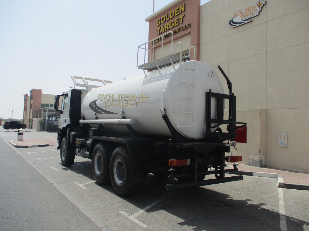IVECO TRAKKER 380 6x6 Tanker - Camión cisterna: foto 4 IVECO TRAKKER 380 6x6 Tanker - Camión cisterna: foto 4