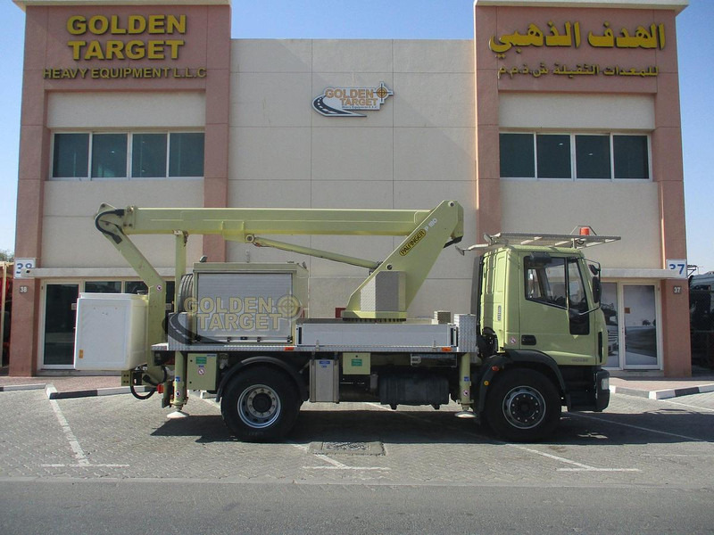 Iveco Euro Cargo 180E28 - Plataforma elevadora: foto 4 Iveco Euro Cargo 180E28 - Plataforma elevadora: foto 4
