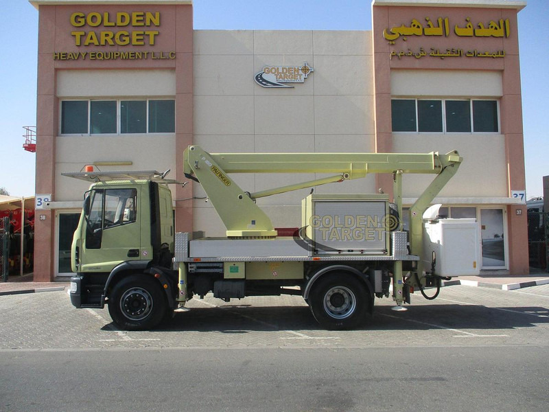 Iveco Euro Cargo 180E28 - Plataforma elevadora: foto 5 Iveco Euro Cargo 180E28 - Plataforma elevadora: foto 5