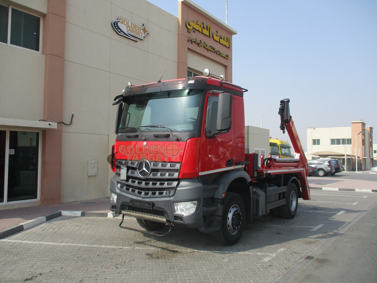 MERCEDES-BENZ Arocs 1832 4x2 Skip Loader - Camión portacontenedor de cadenas: foto 1 MERCEDES-BENZ Arocs 1832 4x2 Skip Loader - Camión portacontenedor de cadenas: foto 1