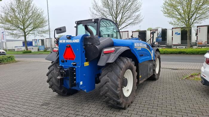 New Holland LM 7.42 - Manipulador telescópico: foto 2 New Holland LM 7.42 - Manipulador telescópico: foto 2