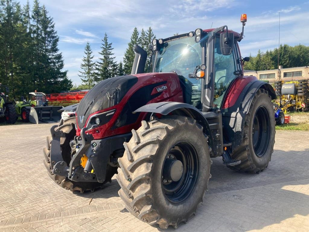 Valtra T 254 V - Tractor: foto 1 Valtra T 254 V - Tractor: foto 1