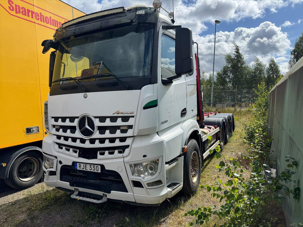 Tridemväxlare Mercedes-Benz Arocs -2016 | Reparationsobjekt - Camión multibasculante: foto 1 Tridemväxlare Mercedes-Benz Arocs -2016 | Reparationsobjekt - Camión multibasculante: foto 1