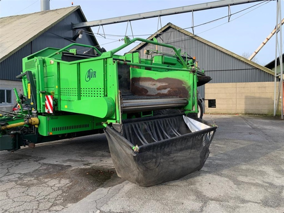 Cosechadora de patatas AVR
8200 Spirit Ekstra aksel med hjultræk: foto 7 Cosechadora de patatas AVR
8200 Spirit Ekstra aksel med hjultræk: foto 7