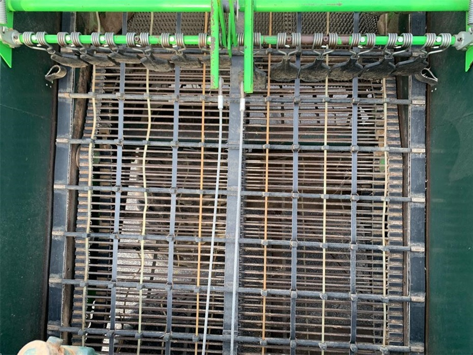 Cosechadora de patatas AVR
8200 Spirit Ekstra aksel med hjultræk: foto 15 Cosechadora de patatas AVR
8200 Spirit Ekstra aksel med hjultræk: foto 15