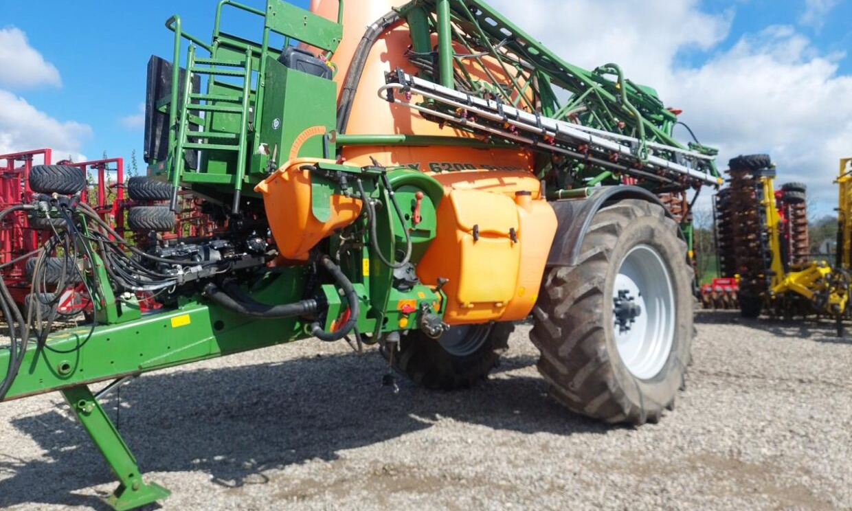 Amazone UX 6200 Super 28-30 M - Pulverizador arrastrado: foto 1 Amazone UX 6200 Super 28-30 M - Pulverizador arrastrado: foto 1