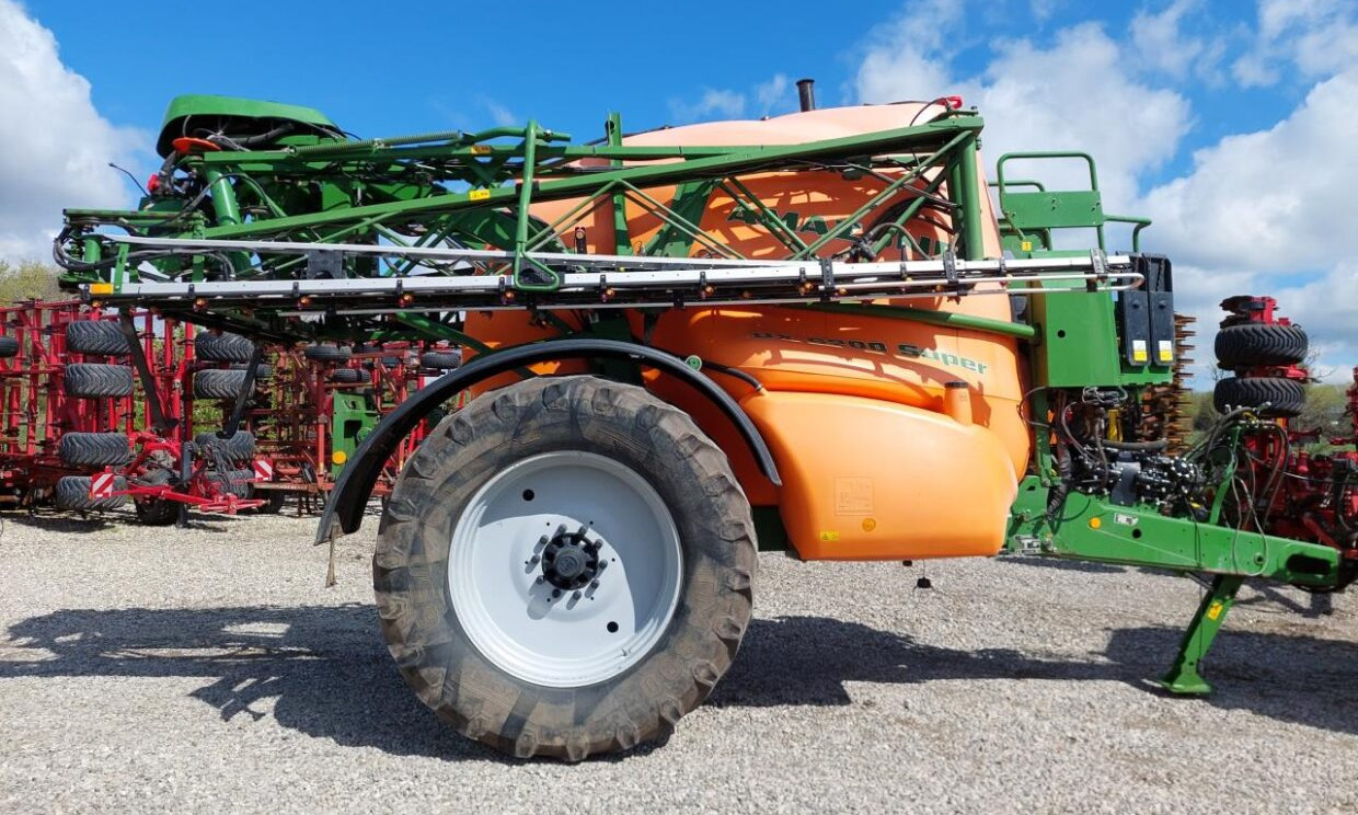 Amazone UX 6200 Super 28-30 M - Pulverizador arrastrado: foto 3 Amazone UX 6200 Super 28-30 M - Pulverizador arrastrado: foto 3