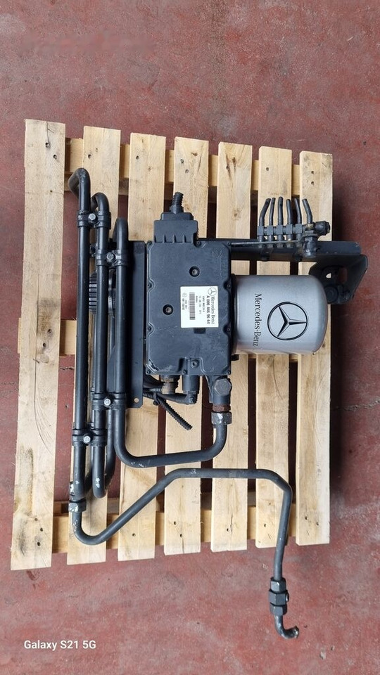 KNORR-BREMSE Knorr-Bremse AIR DRYER Mercedes-Benz ACTROS MP4 - Válvula de freno para Camión: foto 2 KNORR-BREMSE Knorr-Bremse AIR DRYER Mercedes-Benz ACTROS MP4 - Válvula de freno para Camión: foto 2