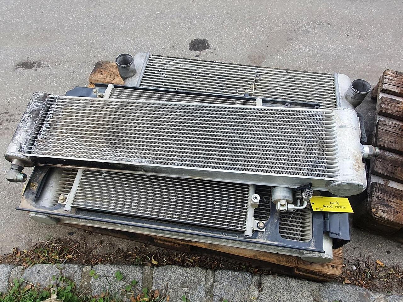 Hitachi ZW 220 - Sistema de refrigeración para Maquinaria de construcción: foto 1 Hitachi ZW 220 - Sistema de refrigeración para Maquinaria de construcción: foto 1