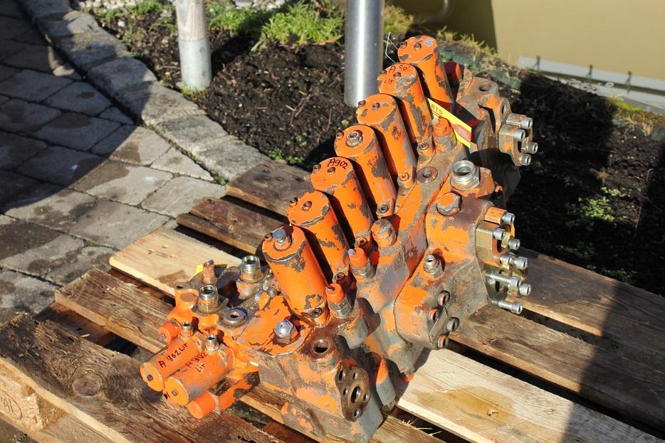 Liebherr A 902 LIT - Válvula hidráulica para Maquinaria de construcción: foto 2 Liebherr A 902 LIT - Válvula hidráulica para Maquinaria de construcción: foto 2