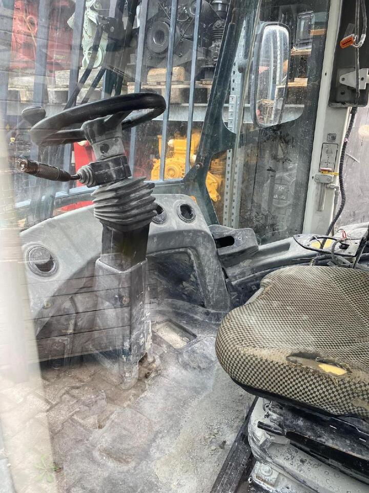 Liebherr L 566 - Cabina para Maquinaria de construcción: foto 3 Liebherr L 566 - Cabina para Maquinaria de construcción: foto 3