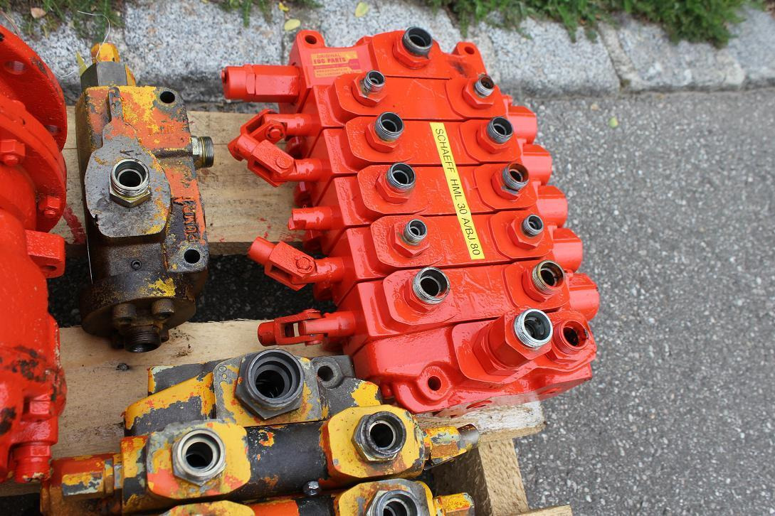 Schaeff HML 30 A - Válvula hidráulica para Maquinaria de construcción: foto 5 Schaeff HML 30 A - Válvula hidráulica para Maquinaria de construcción: foto 5