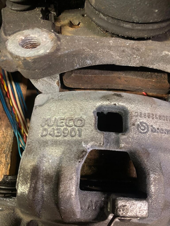Brembo elektryczne D43901 Iveco Daily prawy, lewy, tył 2019- D43901 - Pinza de freno para Camión: foto 2 Brembo elektryczne D43901 Iveco Daily prawy, lewy, tył 2019- D43901 - Pinza de freno para Camión: foto 2